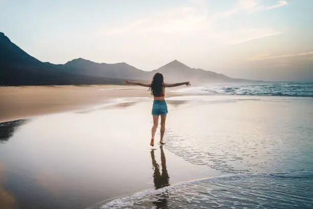 Should a Person Travel Alone?